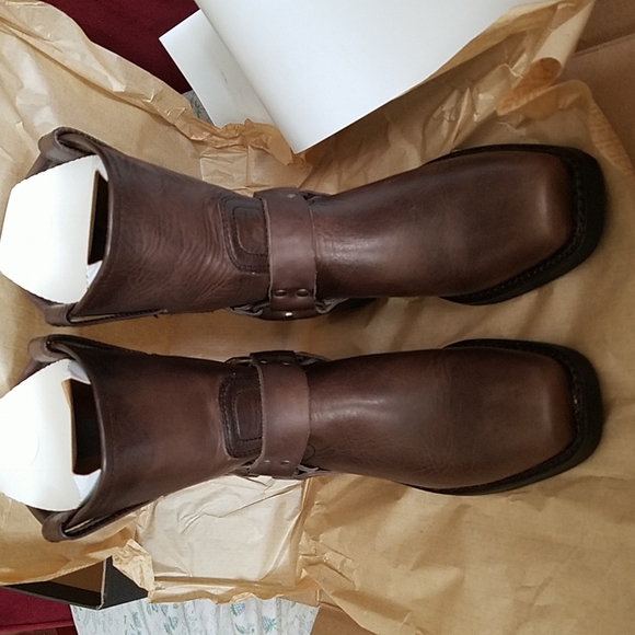 Frye Harness size 8 NIB - Picture 3 of 4